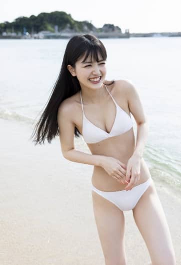久保史緒里 おっぱい