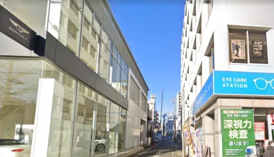 メガネスーパーと車屋さん