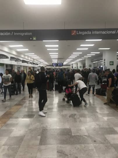 メキシコシティ空港の到着ロビー