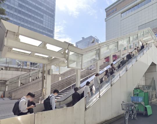 JR新宿駅 東南口広場