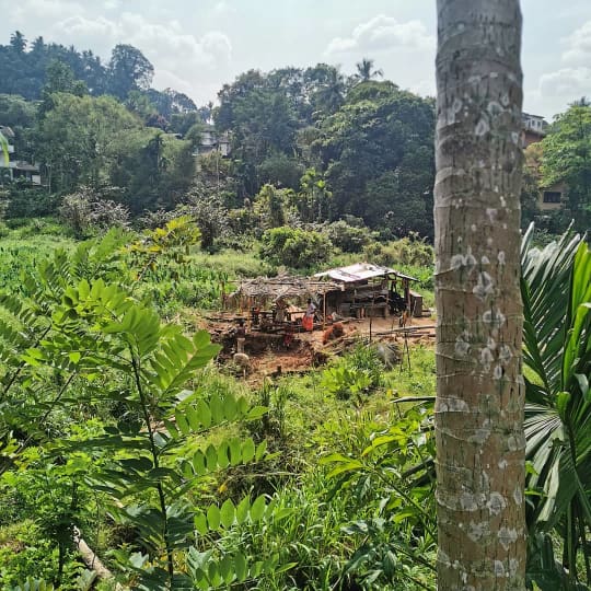 採掘場に建てられた休憩小屋
