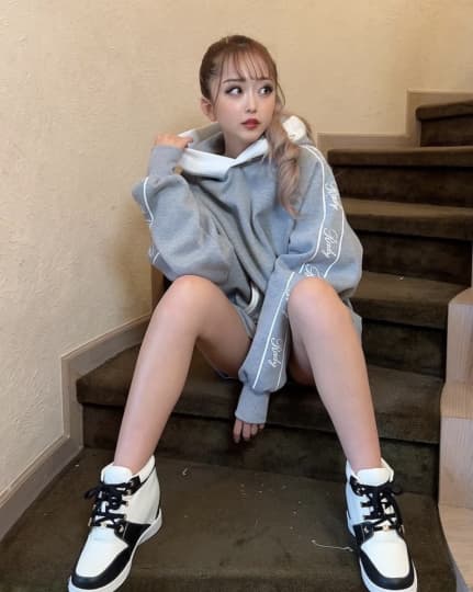みりちゃむのパンチラ画像