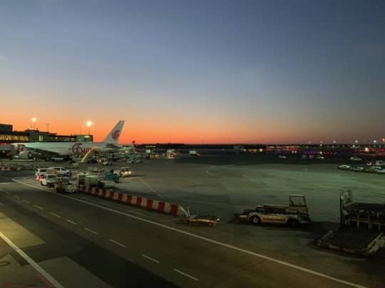 空港の朝焼け