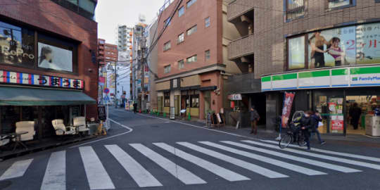通り沿いのファミリーマート