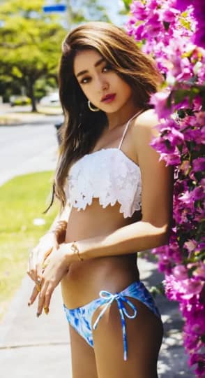 白いフリルビキニの池田美優