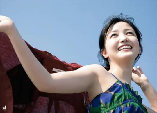 久保史緒里 おっぱい