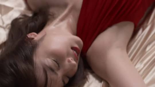 女性芸能人濡れ場シーン