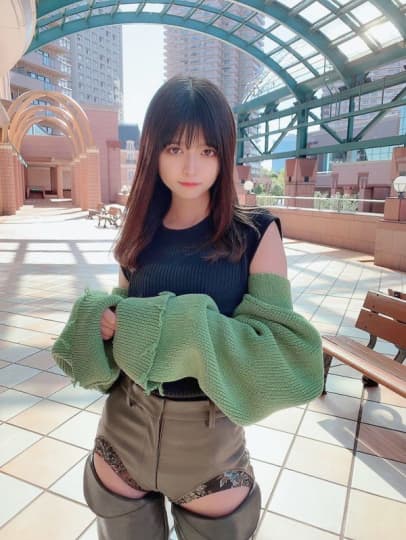 景井ひなのエロいパンチラ画像