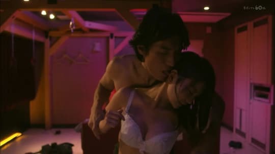 女性芸能人濡れ場シーン