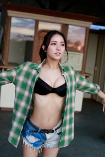 石川恋 おっぱい