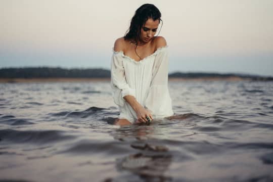 海と女