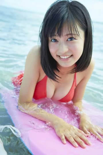 小島瑠璃子 おっぱい
