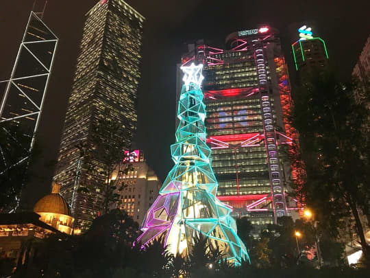 香港の皇后広場のクリスマスツリー