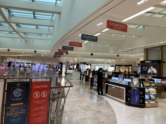 韓国ソウル免税店店内01