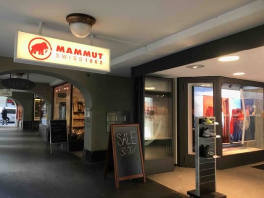 Mammutの路面店