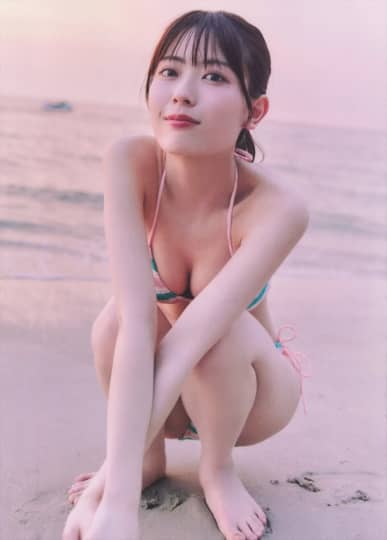 岩本蓮加 おっぱい