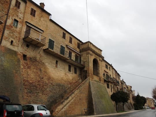 トレイア　城壁