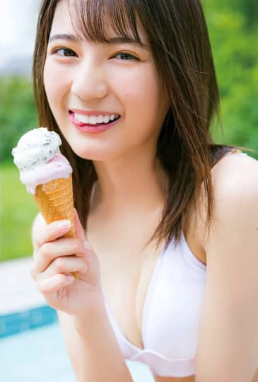 小坂奈緒 おっぱい