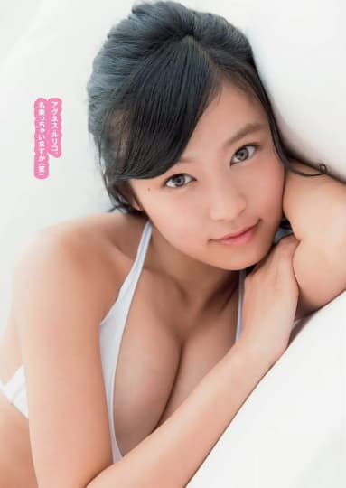 小島瑠璃子 おっぱい