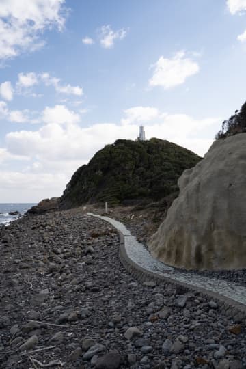 灯台への道