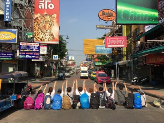 カオサン通りでの集合写真