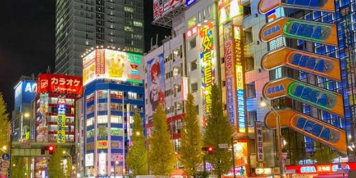 秋葉原夜の繁華街