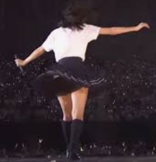 深川麻衣のエロいお尻にかぶりつきたくなる