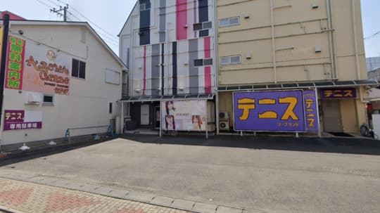 チューリップガールズ土浦店前