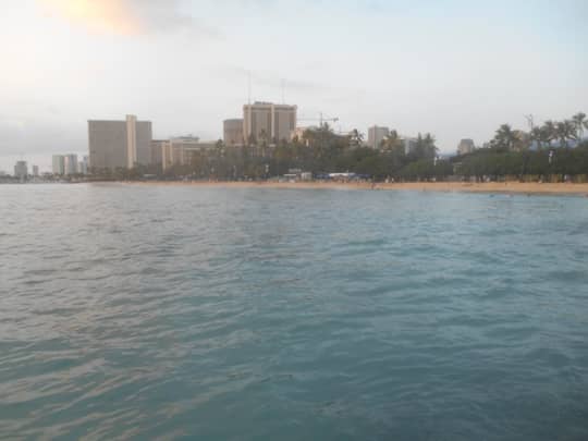 ワイキキビーチの海