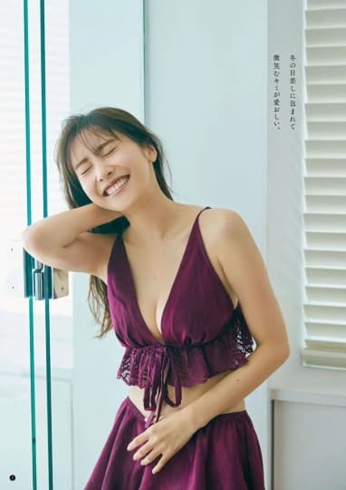 佐野ひなこ おっぱい