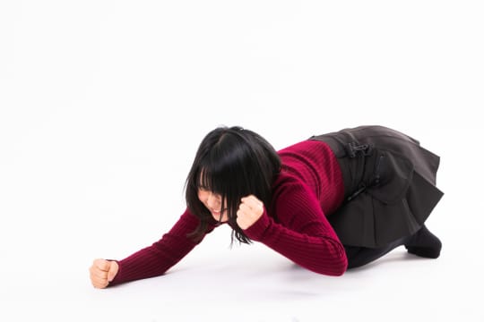 悶える女性