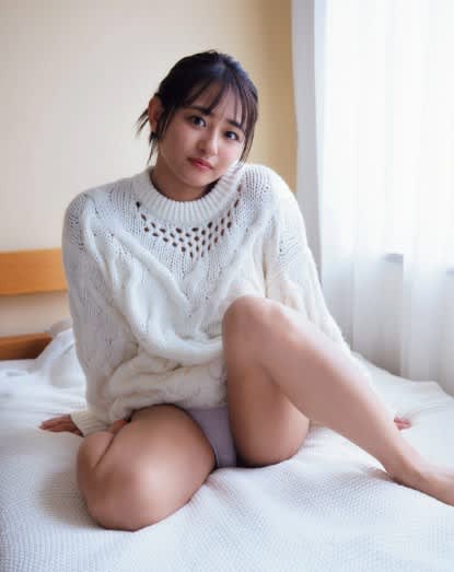 すみぽん(高倉菫)のエロいパンチラ画像