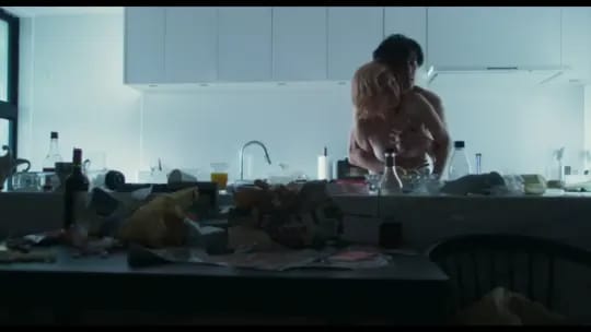 女性芸能人濡れ場シーン