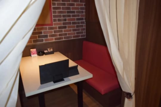 相席ダイニングアクスの店内