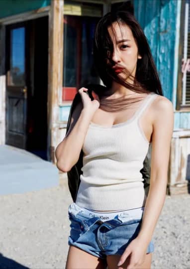  板野友美 おっぱい