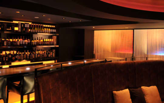 リトリートバーの店内