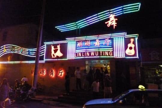 白天鵝舞庁の前にて