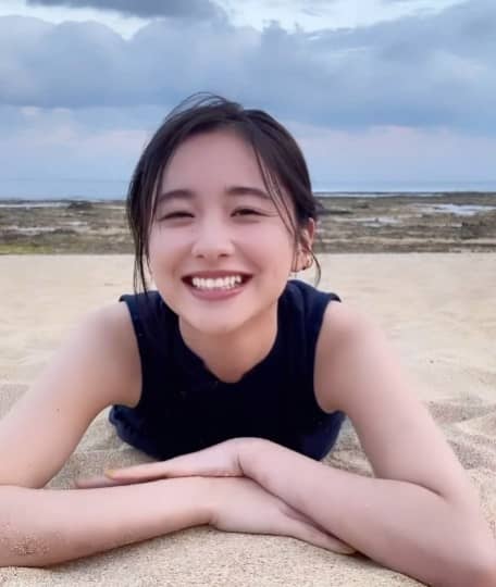 堀田真由 おっぱい