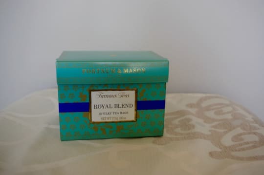 「ロイヤルブレンド」ピラミッド型ティーバッグ15袋入りで6.95ポンド（約950円）