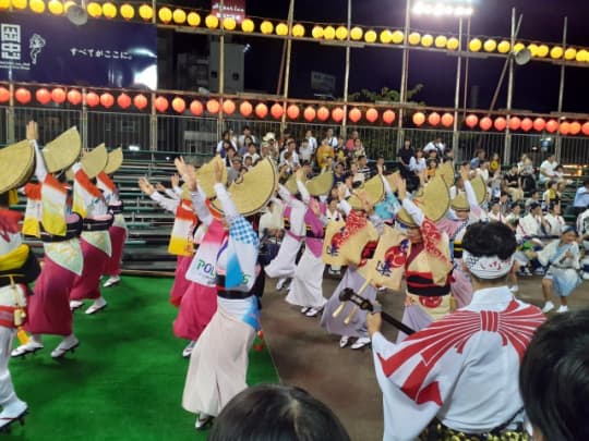 阿波踊りの様子