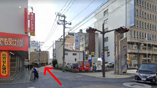 フロンティア通りの交差点
