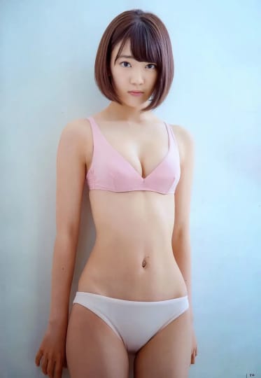 宮脇咲良 おっぱい