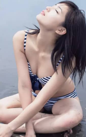 ボーダービキニの川口春奈