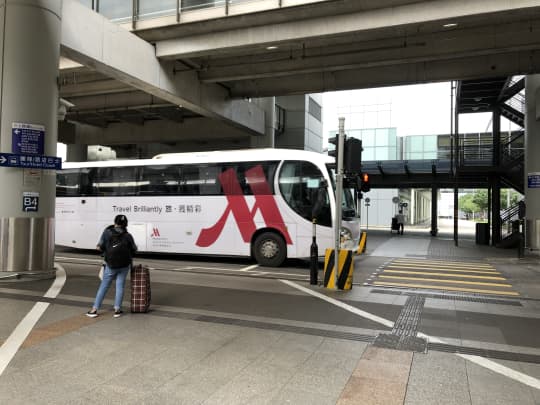 港珠澳大橋の香港側の乗り場「香港口岸」に向かうバスターミナル