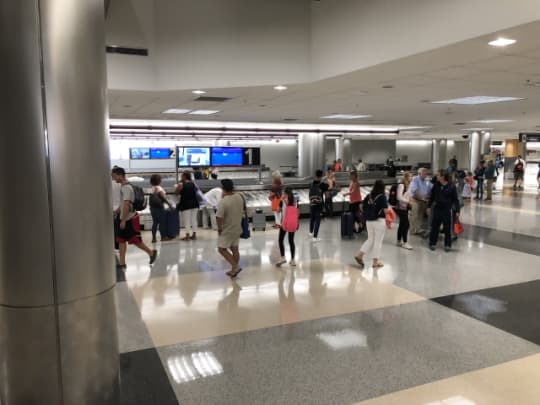 アトランタ空港での荷物の受け取り