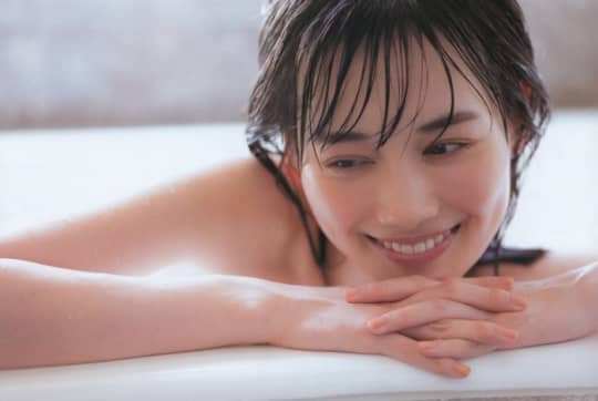 山下美月　おっぱい