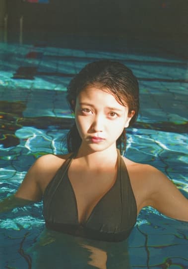 久保史緒里 おっぱい