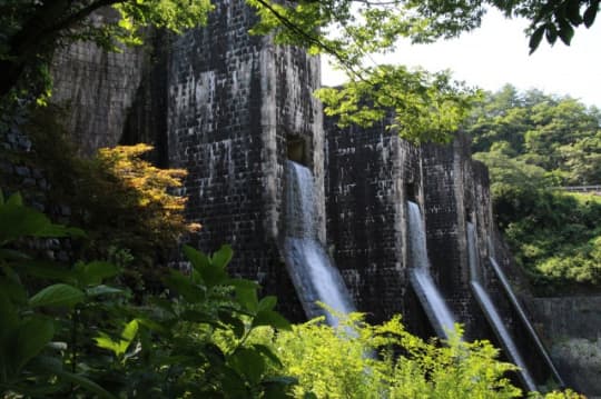 豊稔池堰堤　東から