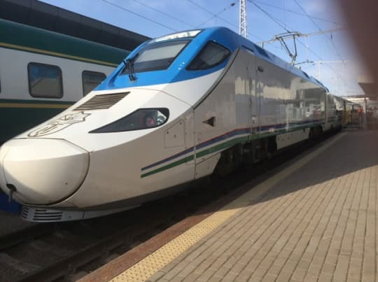 ウズベキスタンの列車