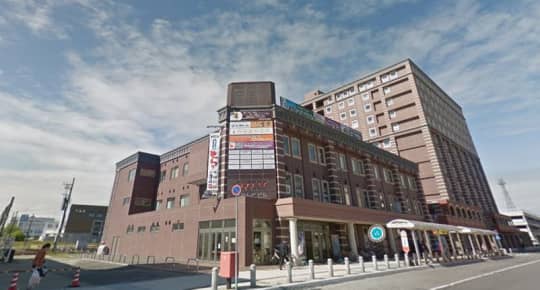 苫風景小牧駅前